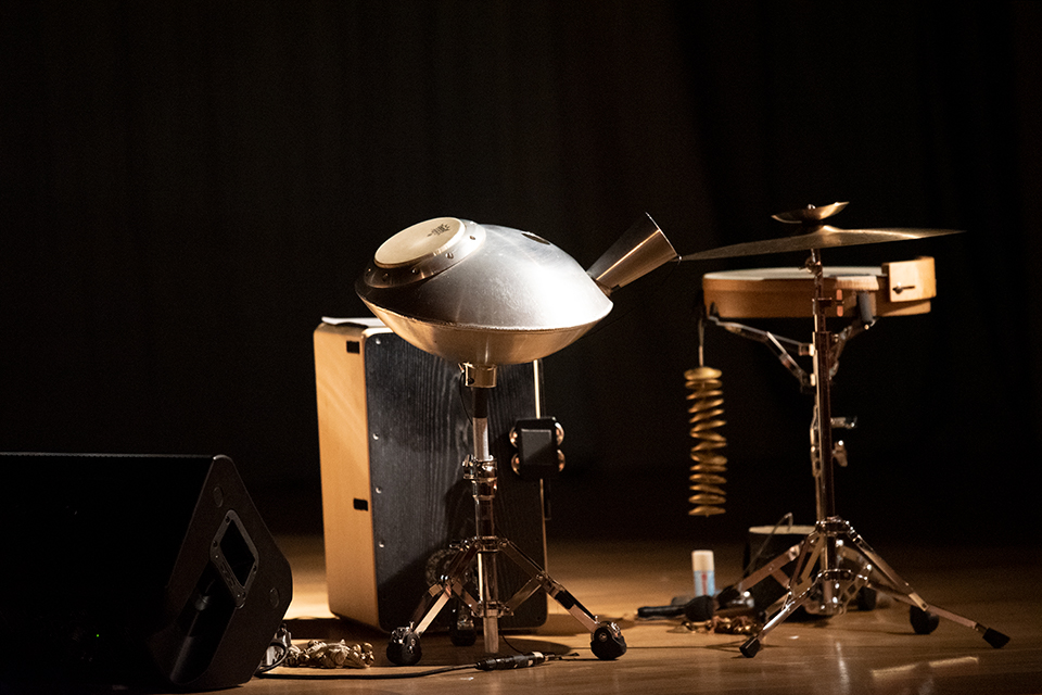Das Bild zeigt verschiedene Musikinstrumente im Bereich Perkussion.